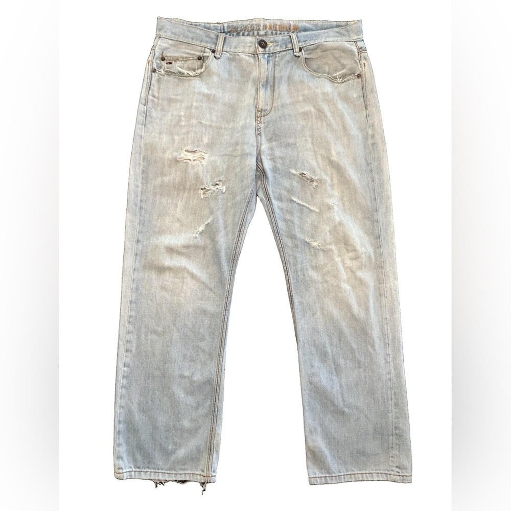 Tommy Hilfiger men’s light wash, trashed casual 90’s straight leg jeans 34/30